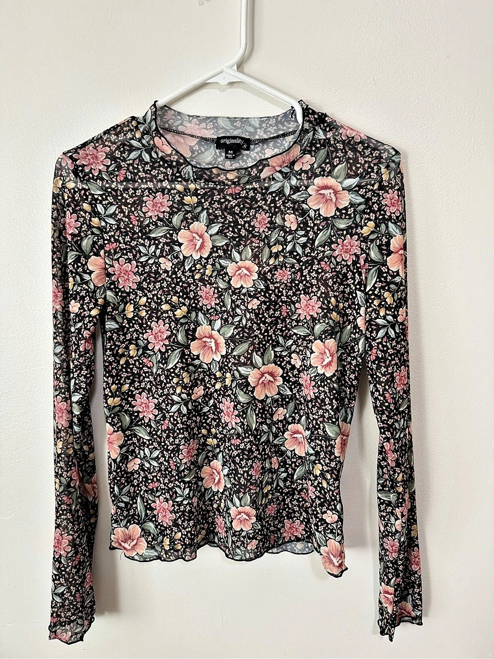 Originality Floral Long Sleeve Top in Black & Pink Size Medium Like New